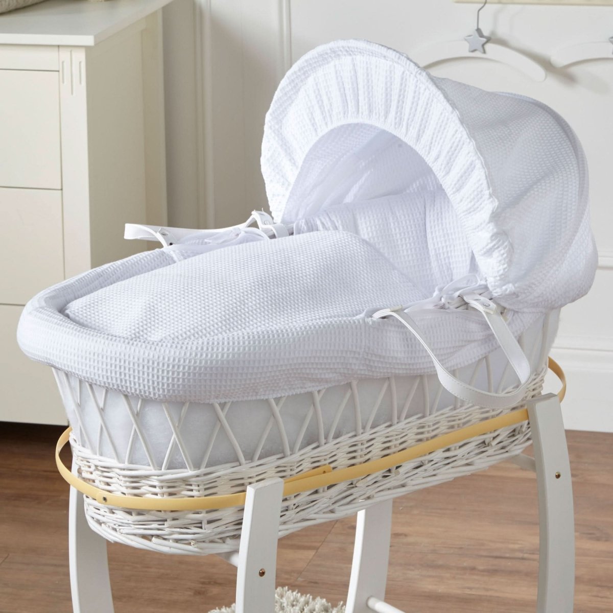 Moises de Mimbre Blanco con Soporte | Ropa de Cama de Piqué Blanca | Capazo de Bebé Tejido a Mano